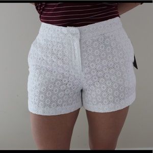 NWT White Floral Shorts Harve Bernard Size 10